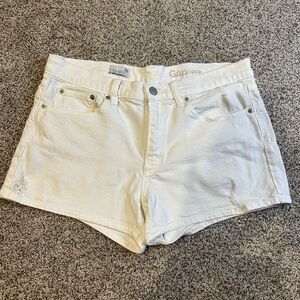 🔆 GAP White Slim Denim Shorts 🔆